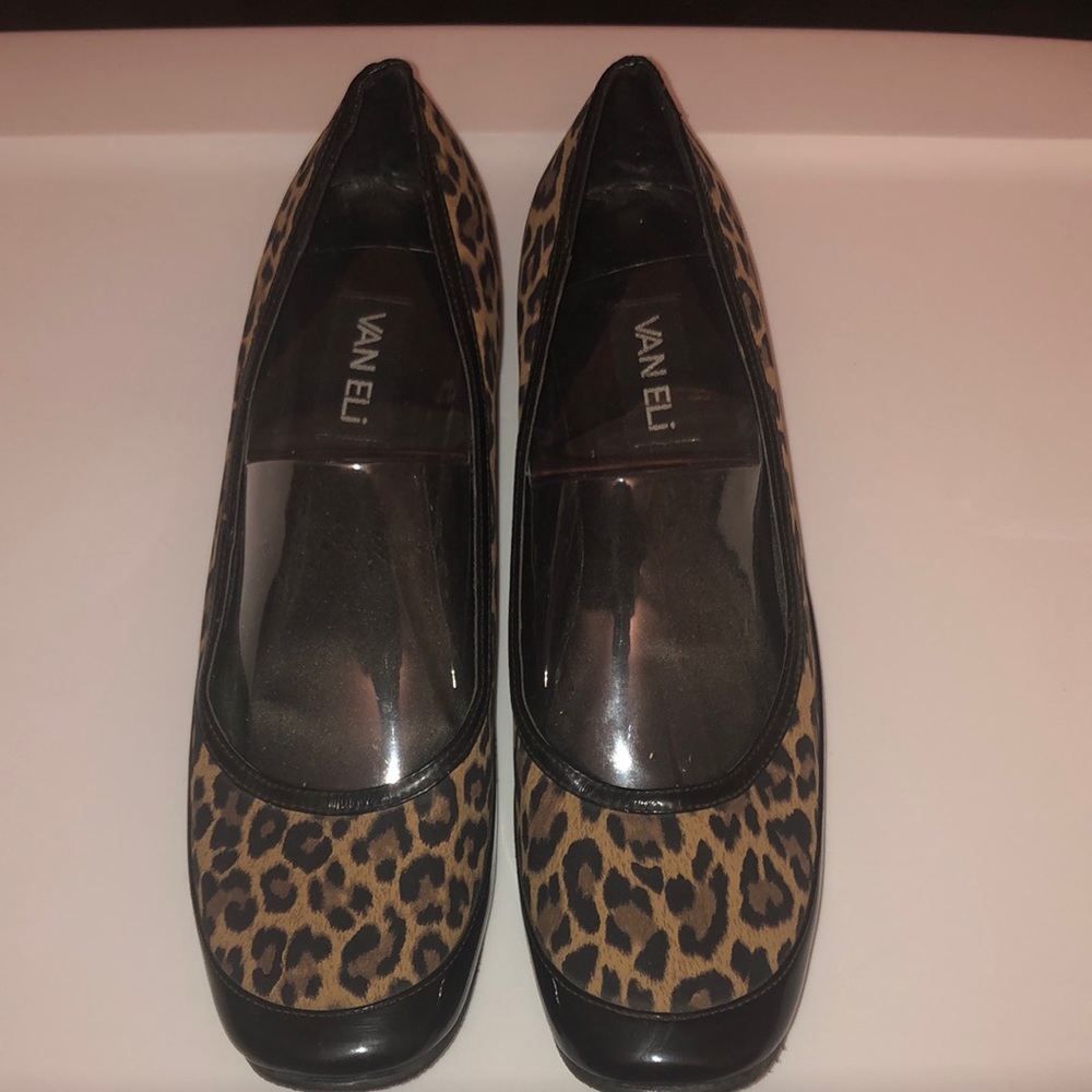New Vaneli Animal Print and Black Patent Leather Flats in Ladies Size 11.